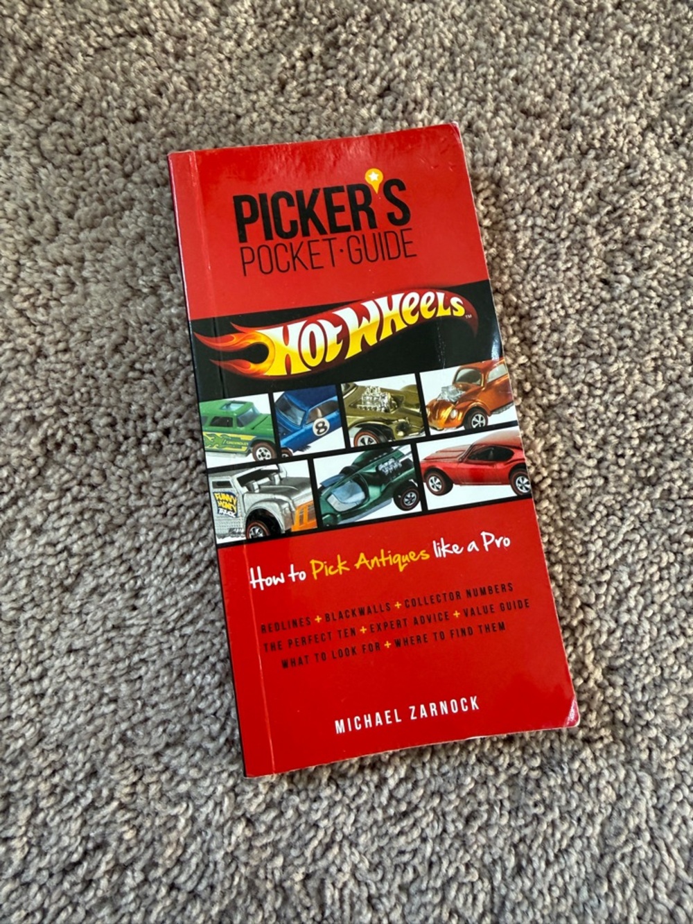 Hot Wheels Picker's Pocket Guide - Red soft Cover book
